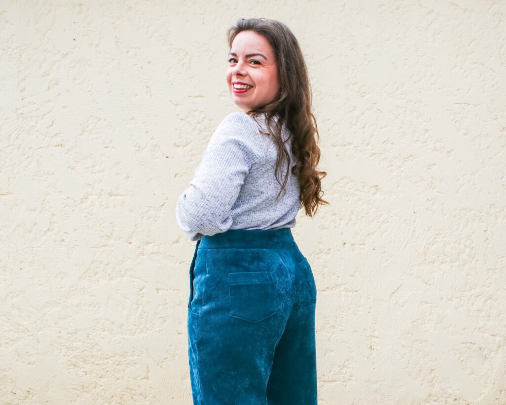 Dos du pantalon fauvette de la marque Instinct couture en velours vert