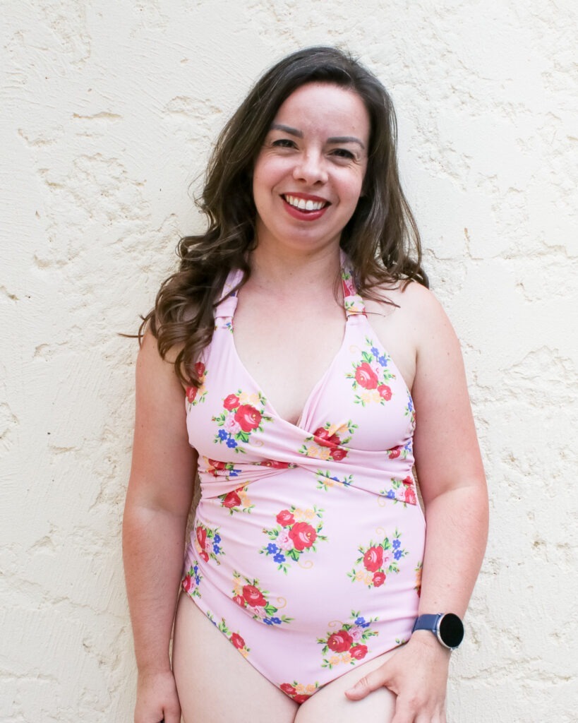 Modèle de maillot de bain Sangria de Fitiyoo porté de face